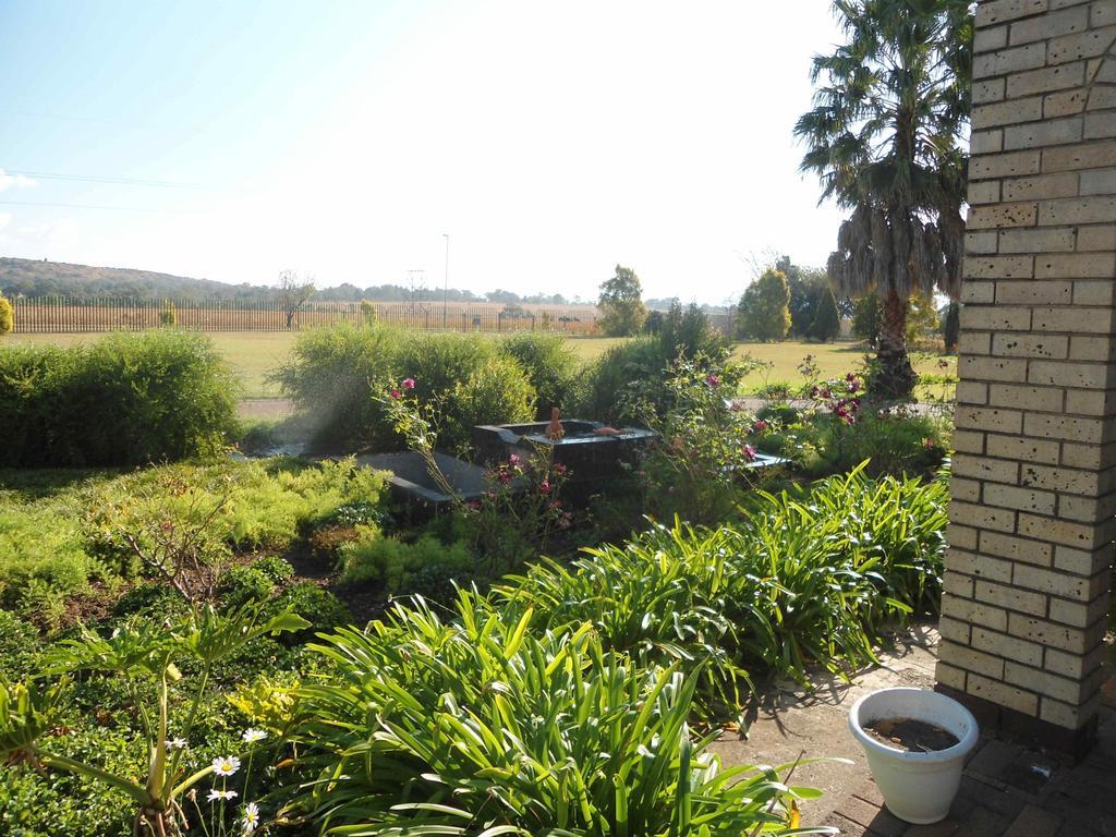 Robin Nest Guest House Нюкасъл Екстериор снимка